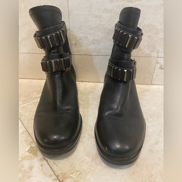 Pour La Victoire CARON Women’s Size 8.5 Double Strap Ankle Pull On Booties - Picture 2 of 7